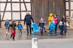 Alle Generationen mit Spaß dabei. Willingshausen Clean-Up April 2023 Alle Generationen mit Spaß dabei. Willingshausen Clean-Up April 2023