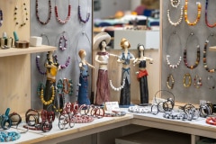 Töpferei Erbehof, Ausstellung Schmuck