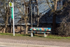 Mitfahrbank an der Bushaltestelle
