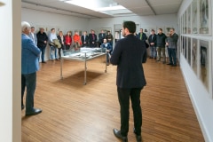 Bürgermeister Luca Fritsch und Gäste beim Spatenstich Regionales Weltkulturhaus Willingshausen 2023